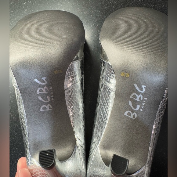 BCBG Paris PL-Danny Heel in Metallic Silver Shoe Size 9 NEW - Picture 9 of 12